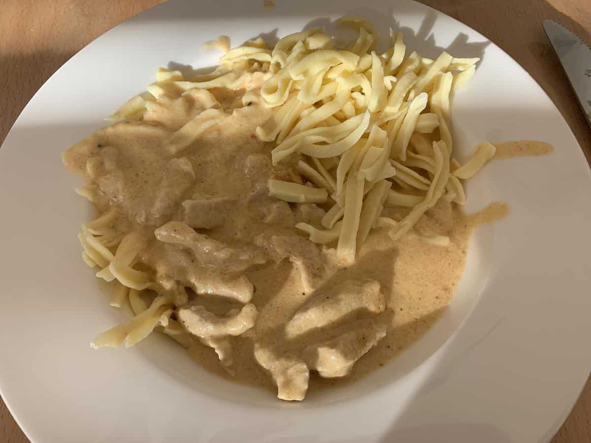 Geschnetzeltes mit Rahmsoße und Spätzle › Essen-ist-mehr.de