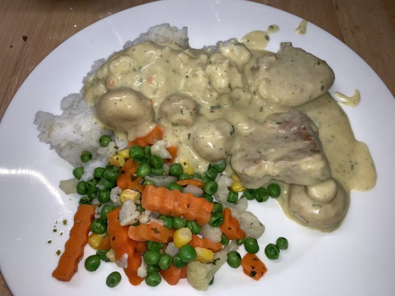 Schweinemedallions mit Reis und Gemüse › Essen-ist-mehr.de